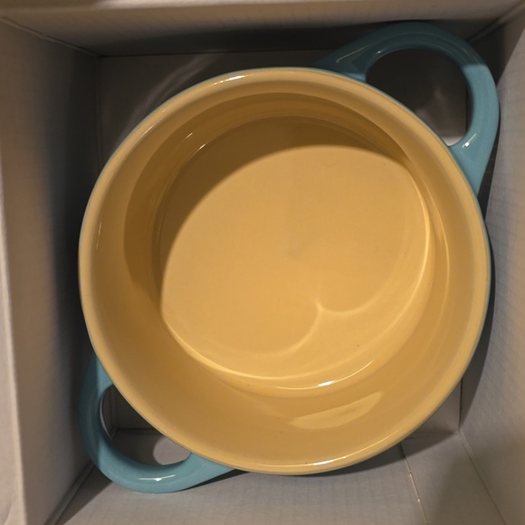 $Le Creuset Signature Petite Cocotte, 8 oz.Retail Price $31.95US,Color Ca… - Picture 12 of 15